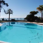 Apartment Grand 3p Climatise Avec Terrasse Dans Calme Avec Piscine - Fr-1-196-350 *