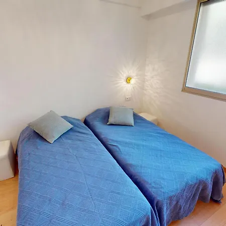 Appartement Grand 3p Climatise Avec Terrasse Dans Calme Avec Piscine - Fr-1-196-350