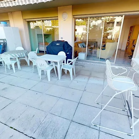 Grand 3p Climatise Avec Terrasse Dans Calme Avec Piscine - Fr-1-196-350