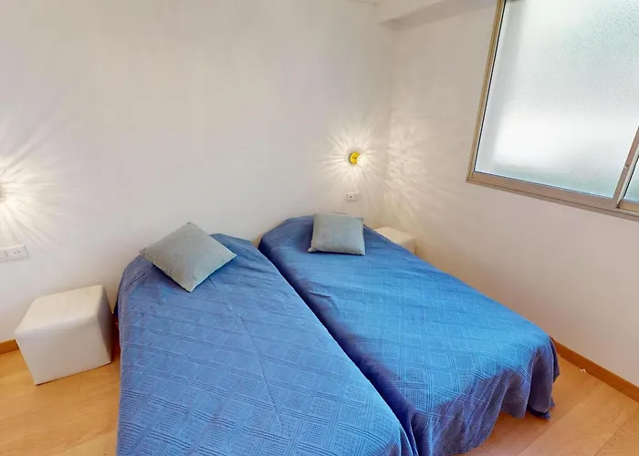 Appartement Grand 3p Climatise Avec Terrasse Dans Calme Avec Piscine - Fr-1-196-350