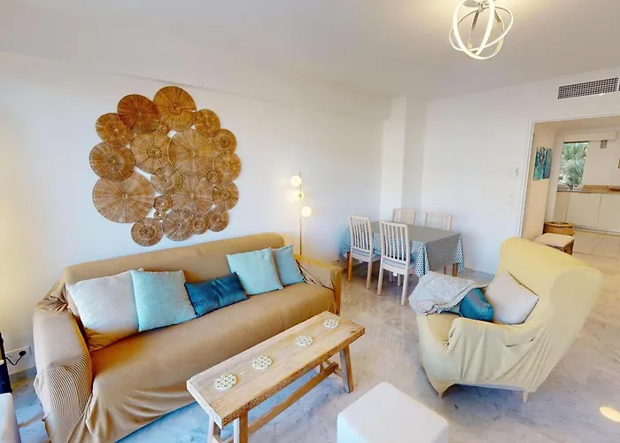 Grand 3p Climatise Avec Terrasse Dans Calme Avec Piscine - Fr-1-196-350