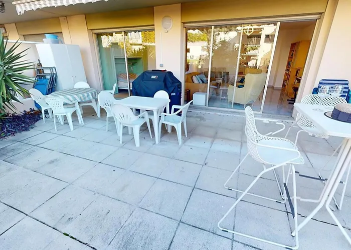 Grand 3p Climatise Avec Terrasse Dans Calme Avec Piscine - Fr-1-196-350