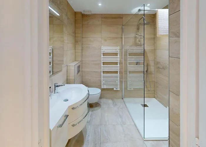 Grand 3p Climatise Avec Terrasse Dans Calme Avec Piscine - Fr-1-196-350 Appartement Menton